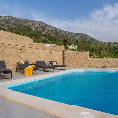 Casa De Flores Villa